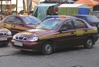 Влада хотіла “відфутболити” таксистів. Вони показали жовту картку